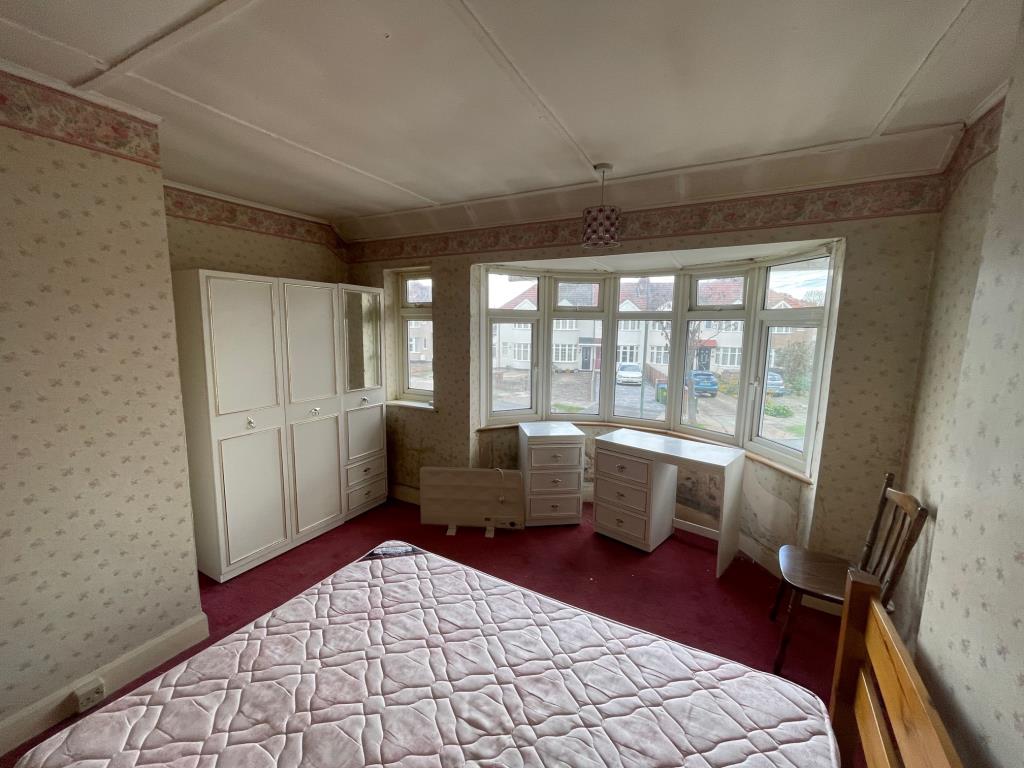 Lot: 1 - VACANT TERRACE HOUSE FOR IMPROVEMENT -